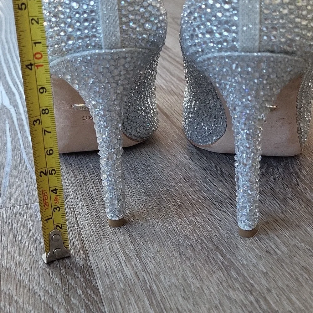 Badgley Mischka Cher II Silver Rhinestone Pump - 9.5 - Picture 10 of 14